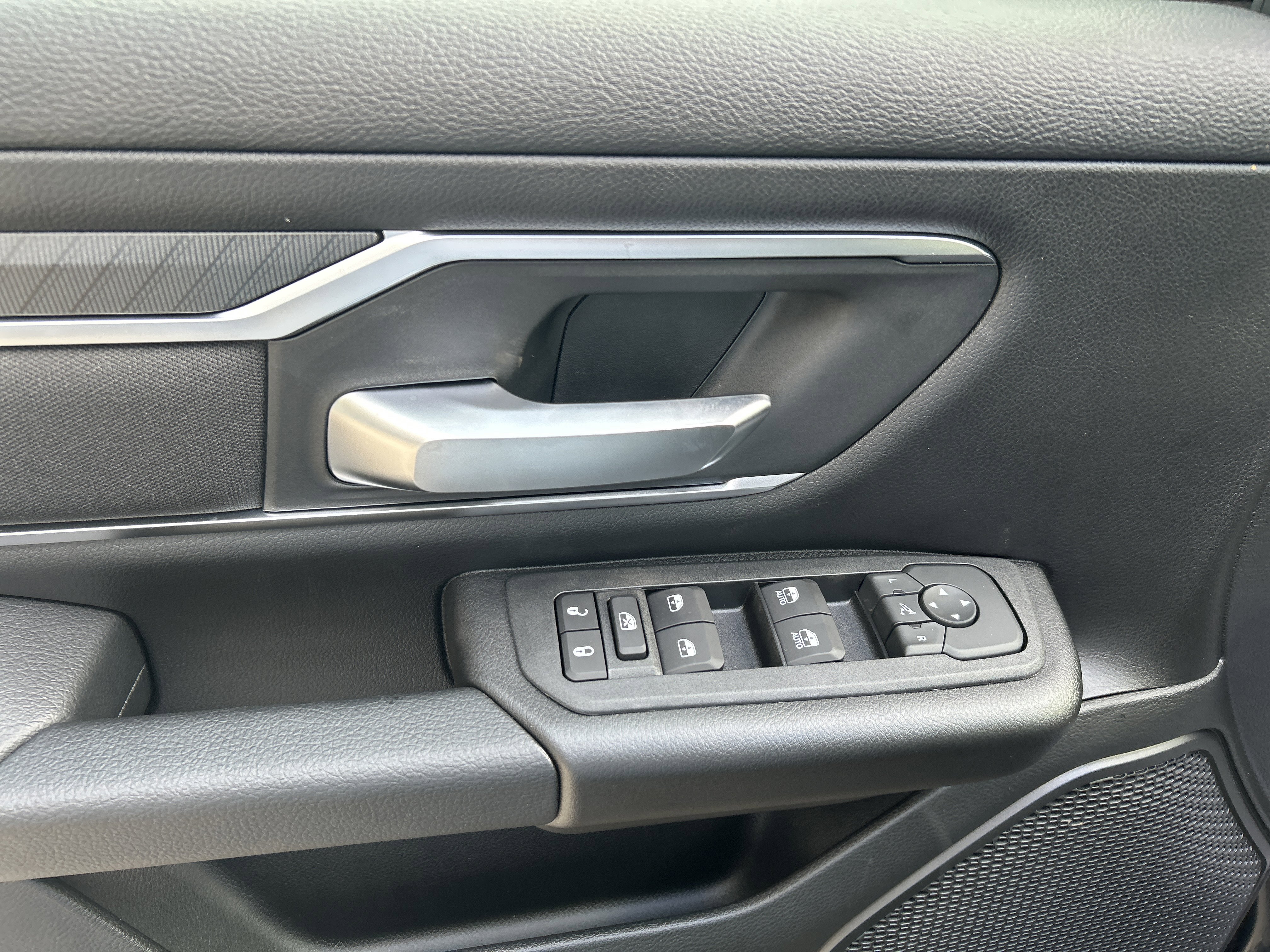 New 2026 RAM 1500 4x4 Crew Cab image 11