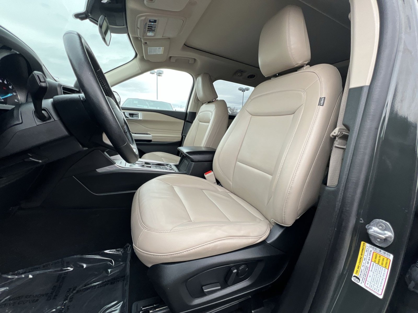 Used 2023 Ford Explorer XLT w/ Equipment Group 202A image 13