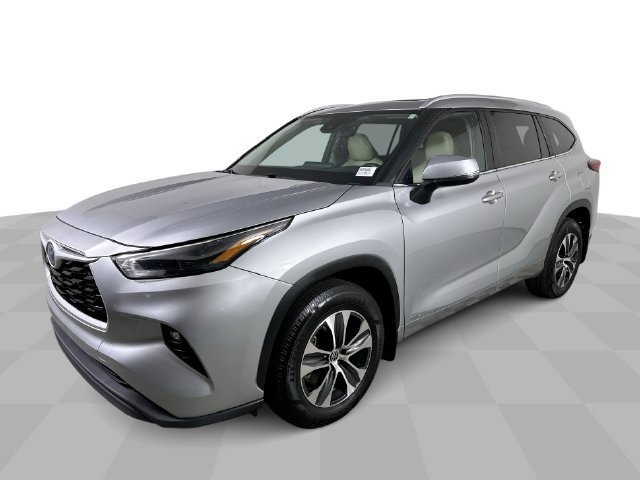 Used 2023 Toyota Highlander XLE AWD/4WD image 4