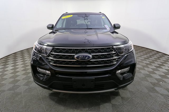 Used 2023 Ford Explorer XLT w/ Equipment Group 202A image 4