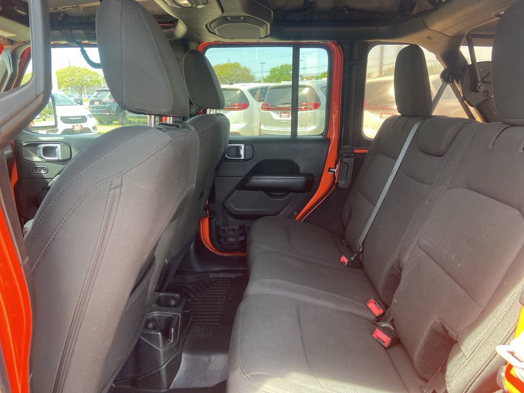 Used 2018 Jeep Wrangler Unlimited Sahara AWD/4WD image 36
