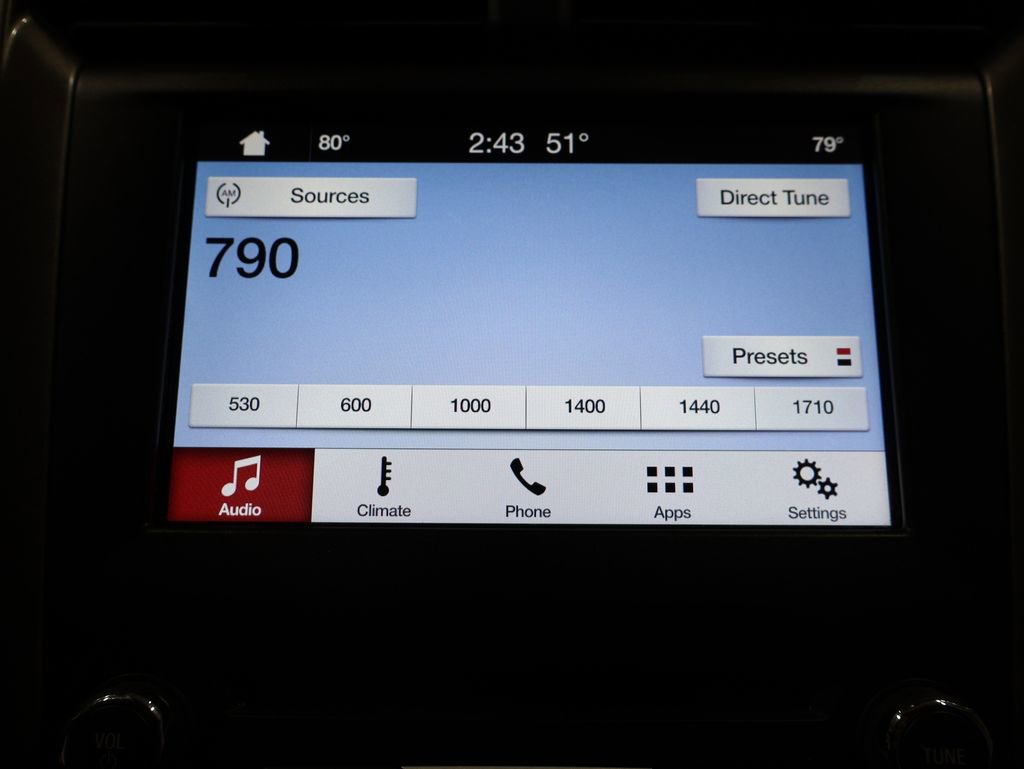 Used 2017 Ford Fusion SE w/ Fusion SE Technology Package image 30