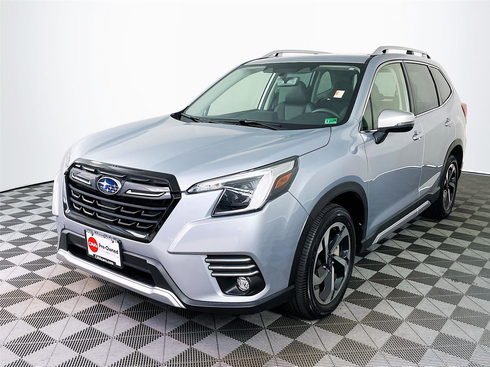 Used 2023 Subaru Forester Touring image 3