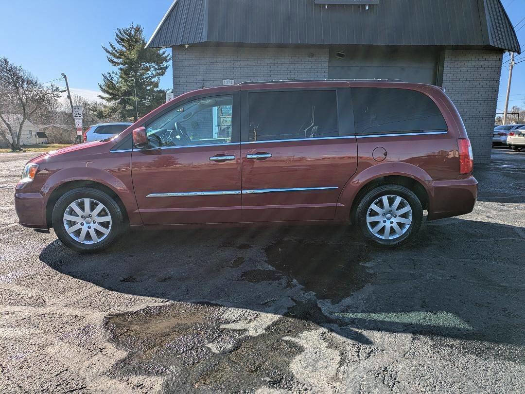 Used 2015 Chrysler Town & Country Touring w/ Driver Convenience Group image 3