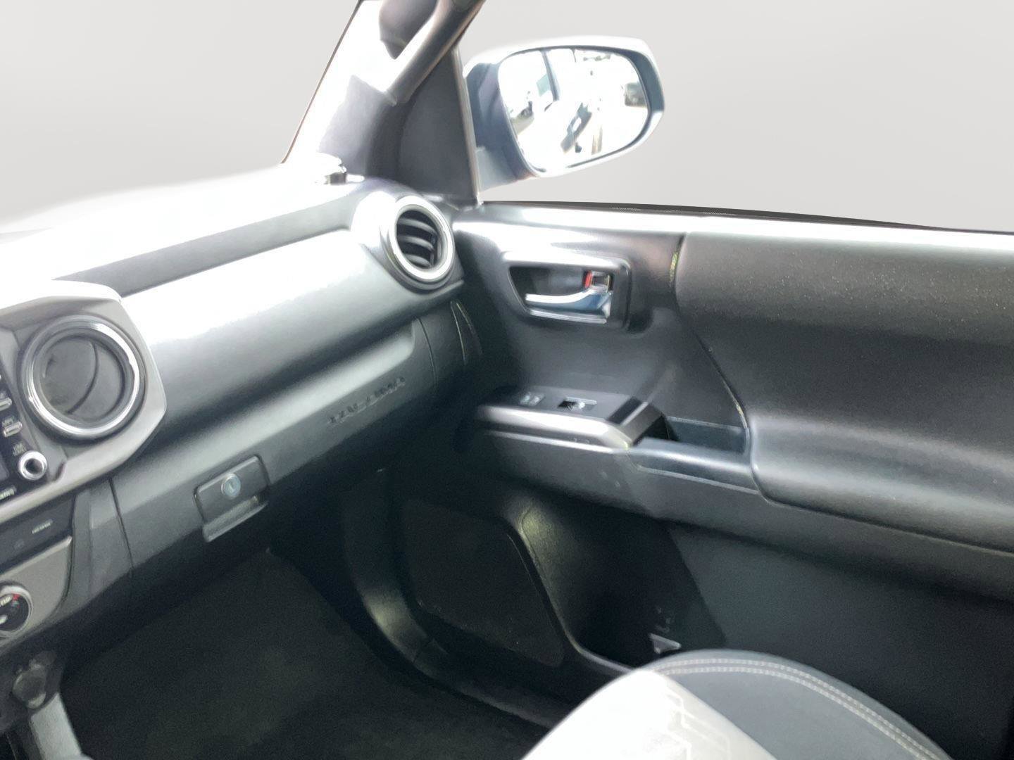 Used 2023 Toyota Tacoma TRD Off-Road w/ Technology Package image 14