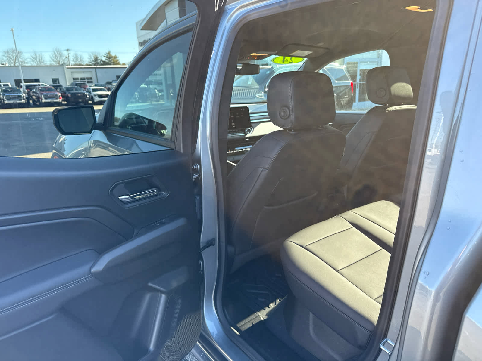 Used 2024 GMC Canyon Elevation w/ Elevation Premium Package image 11