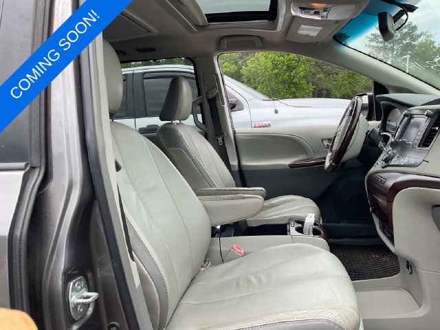 Used 2011 Toyota Sienna Limited w/ Premium Pkg FWD image 6