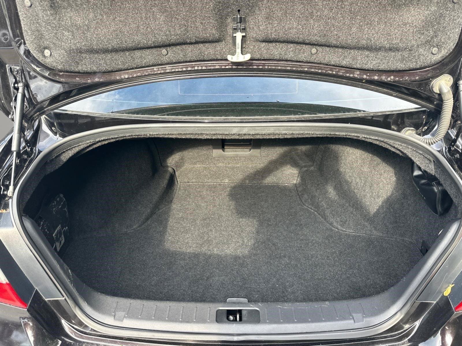 Used 2011 INFINITI M37 w/ Premium Pkg RWD image 29