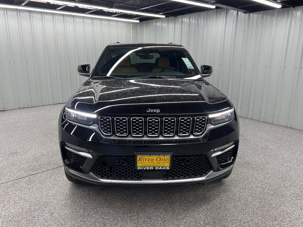 Used 2024 Jeep Grand Cherokee Summit w/ Luxury Tech Group V image 2