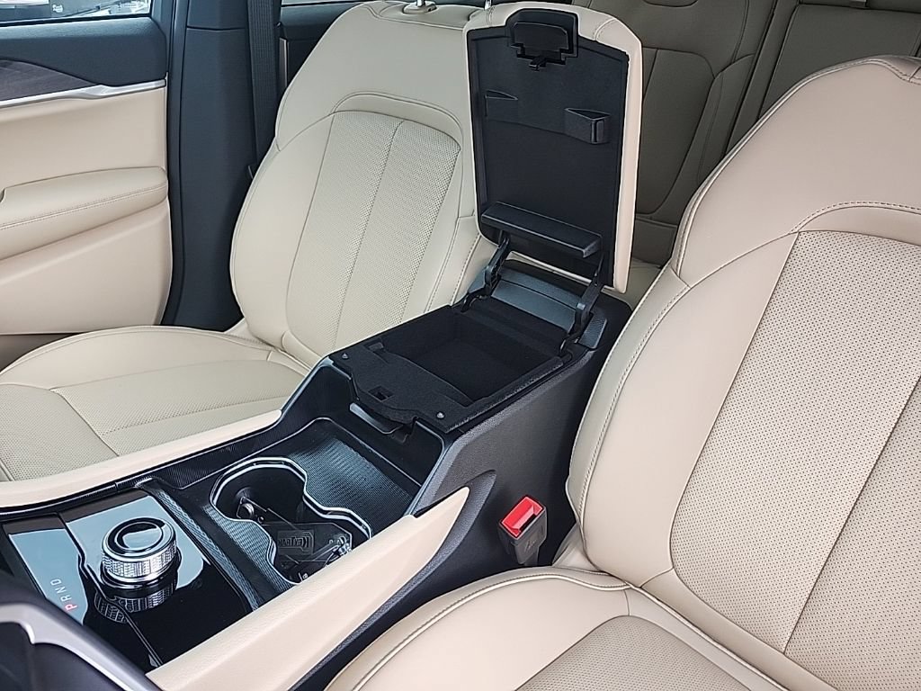 New 2026 Jeep Grand Cherokee Limited w/ Luxury Tech Group II RWD image 23