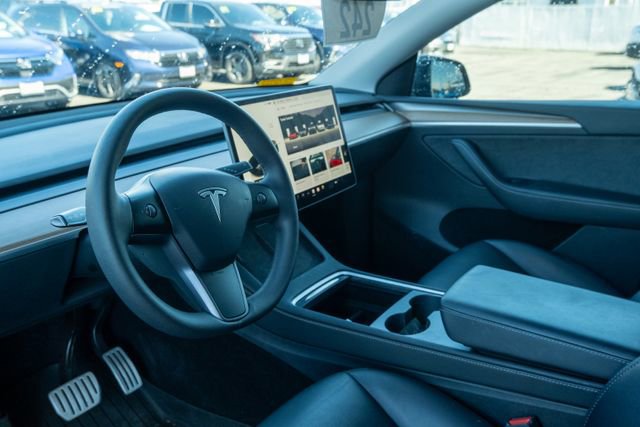 Used 2023 Tesla Model Y Performance image 9