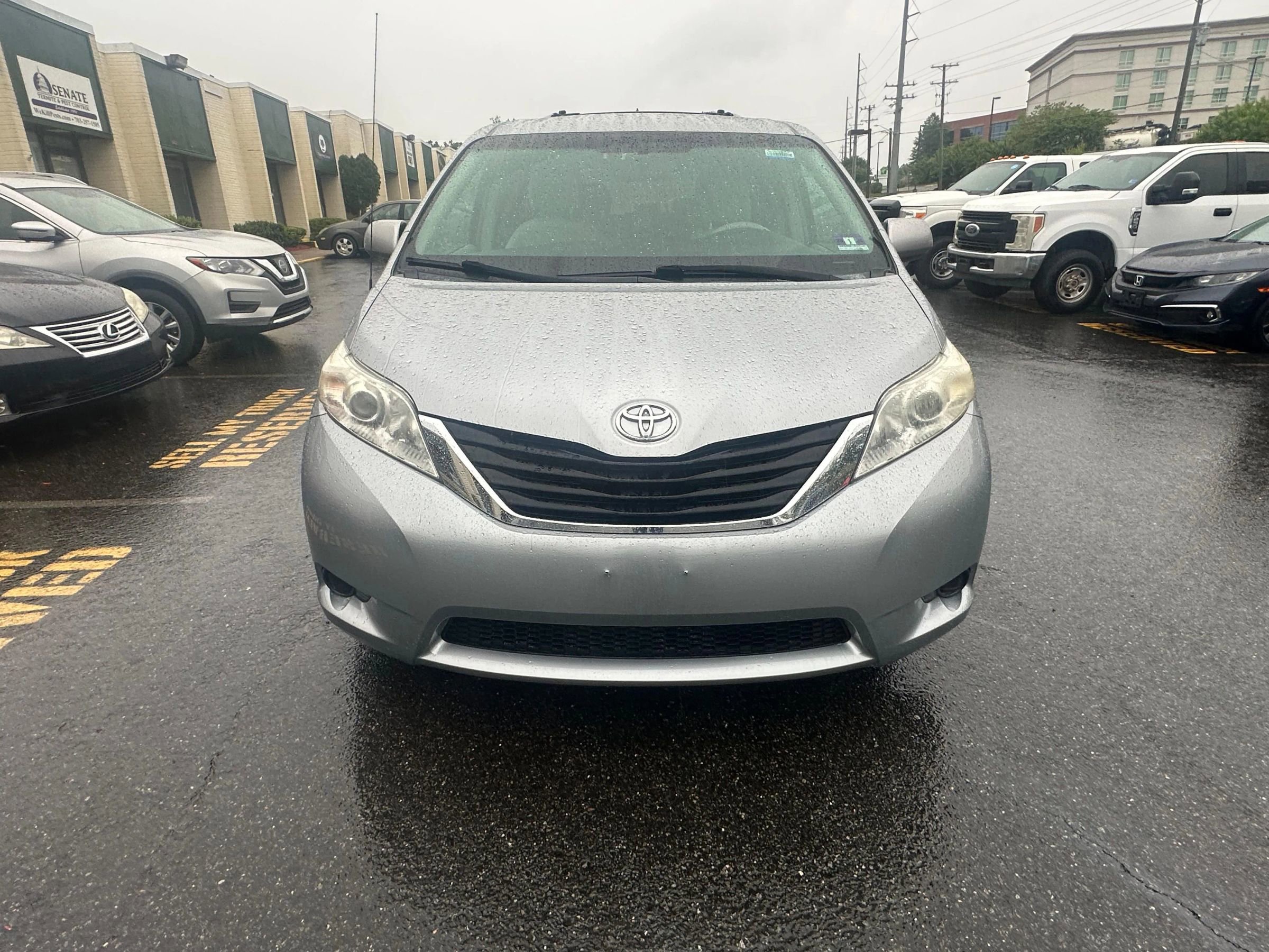 Used 2013 Toyota Sienna LE FWD image 2