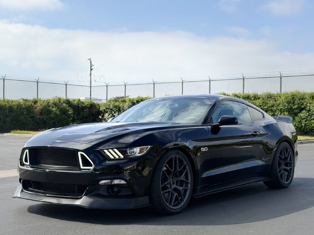 Used 2016 Ford Mustang GT w/ GT Performance Package RWD image 3