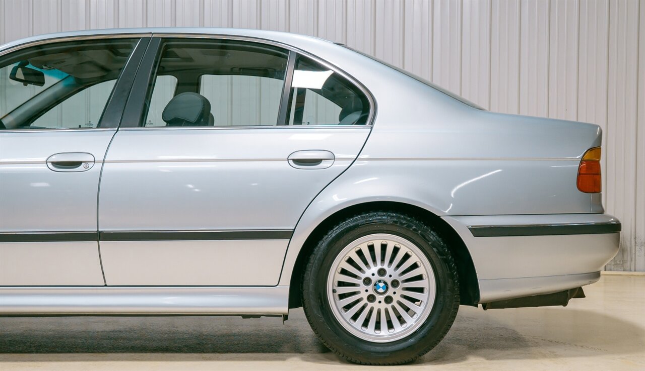 Used 1997 BMW 540i Sedan RWD image 3