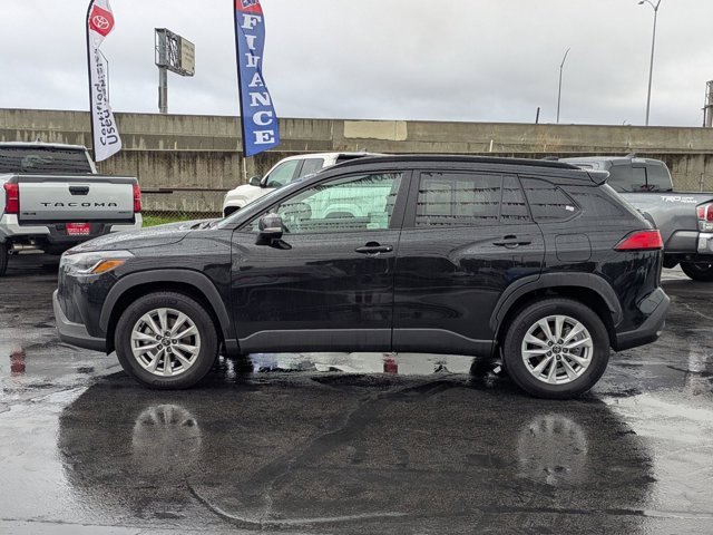 Used 2025 Toyota Corolla Cross LE image 12