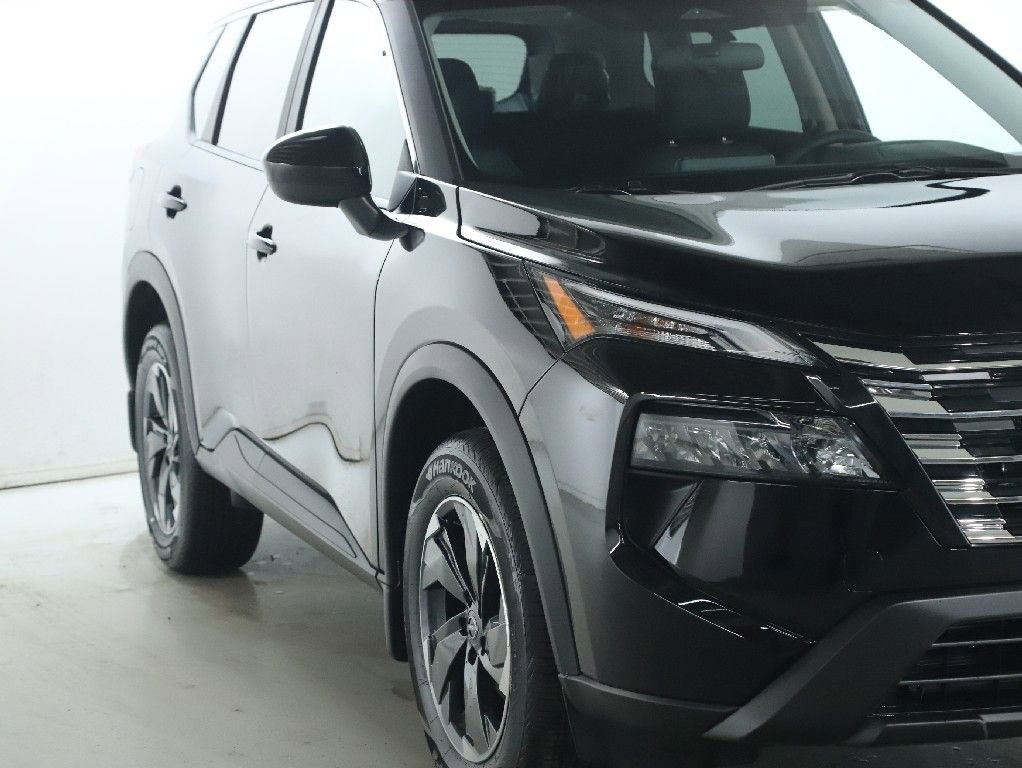 Certified 2026 Nissan Rogue SV image 9