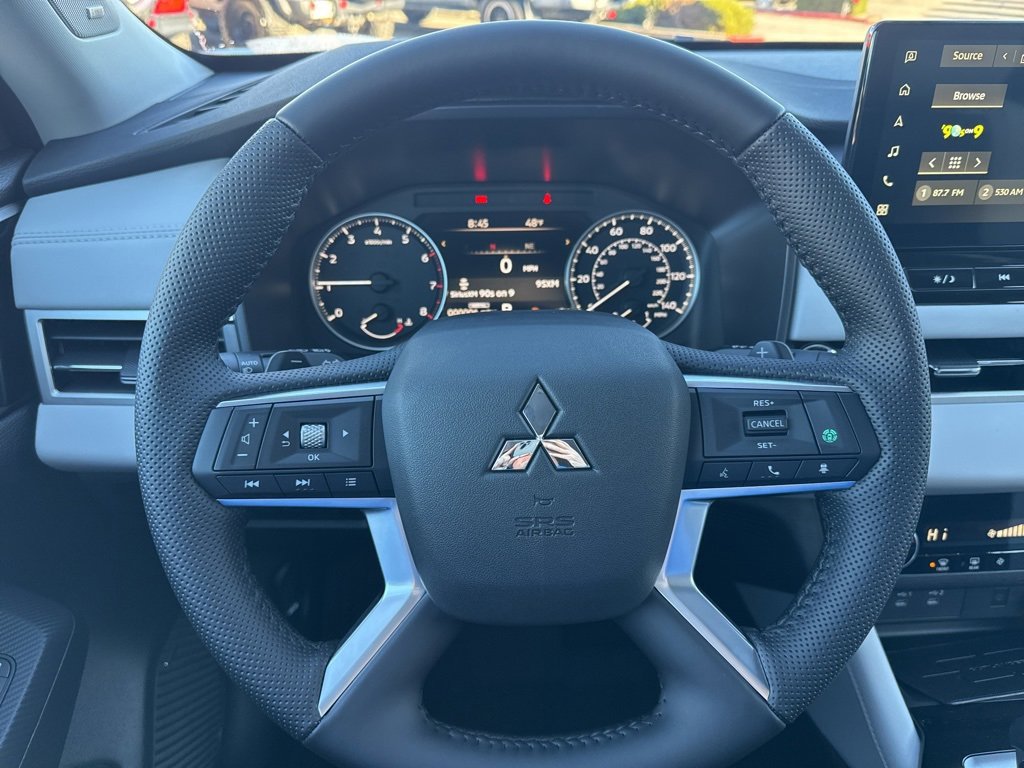 New 2025 Mitsubishi Outlander SE image 14