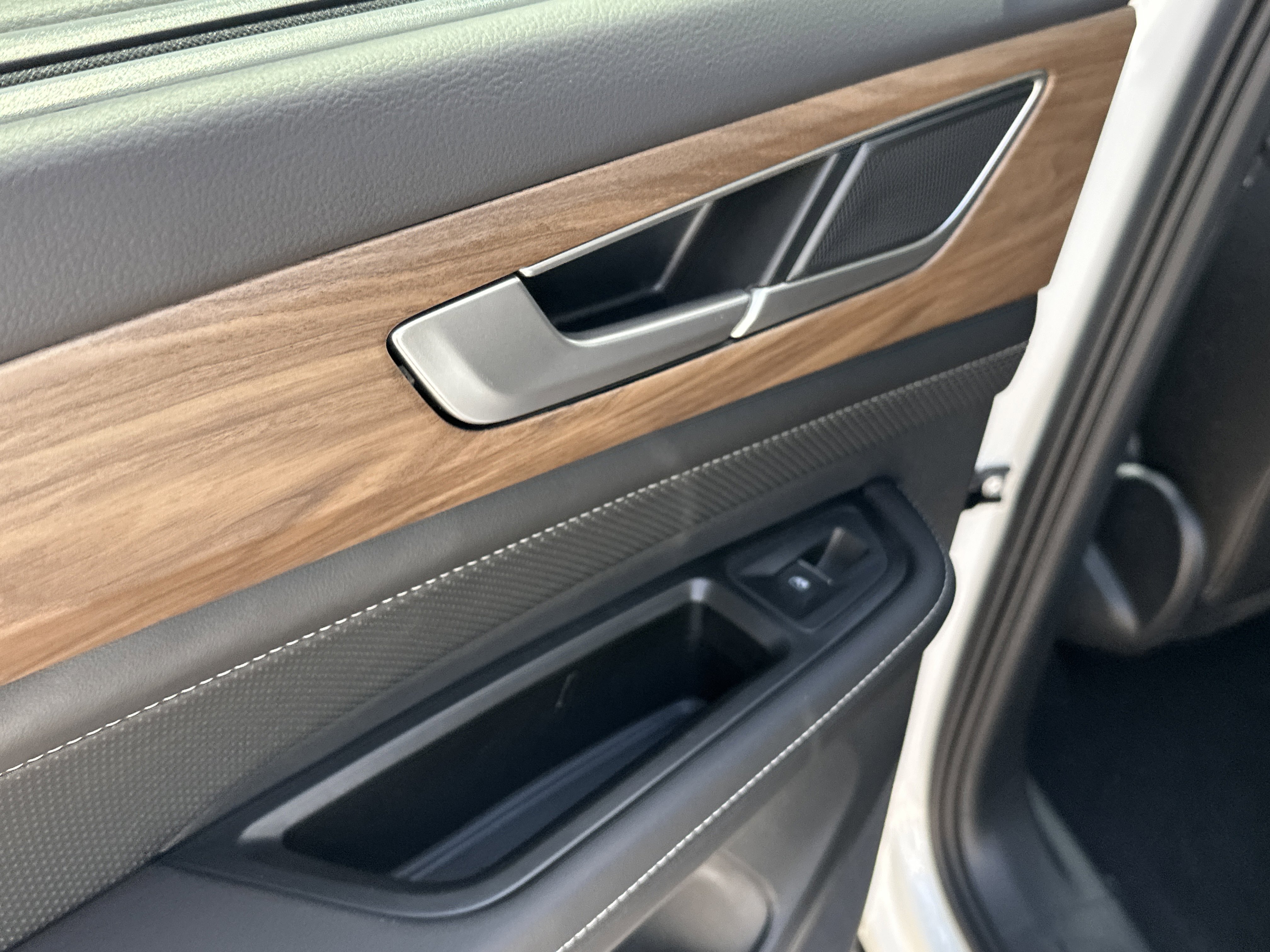 New 2026 Volkswagen Atlas SE image 12