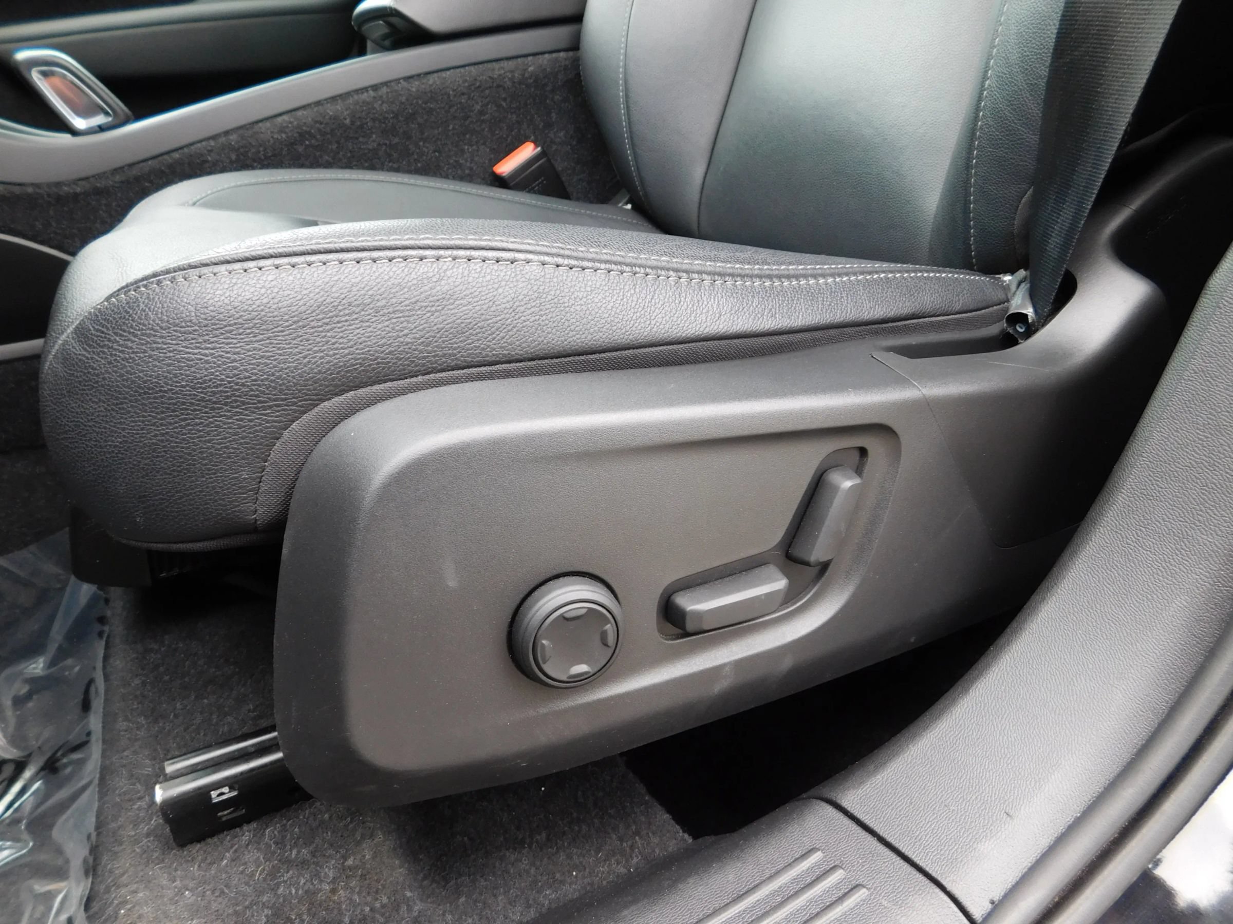 Used 2019 Volvo XC40 T5 Momentum AWD/4WD image 19