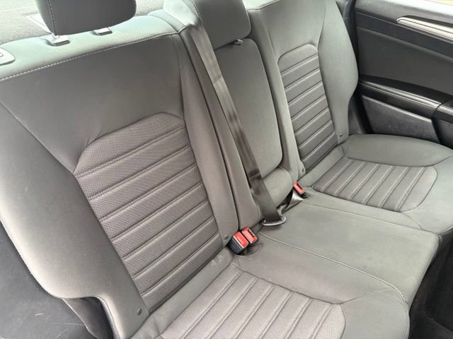 Used 2020 Ford Fusion SE FWD image 33