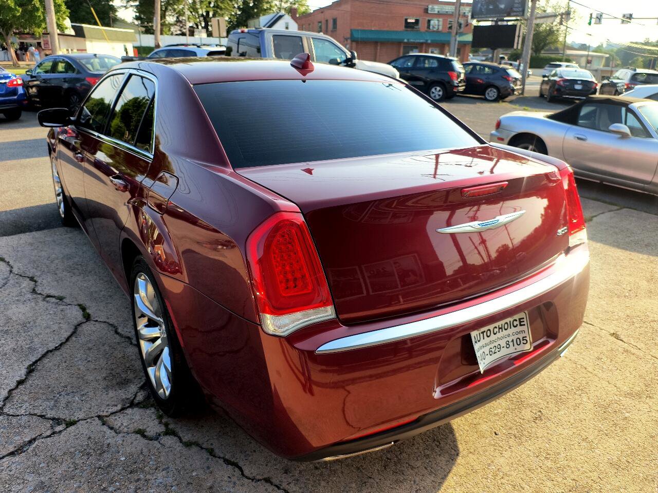 Used 2019 Chrysler 300 Touring w/ Chrome Appearance Package image 11