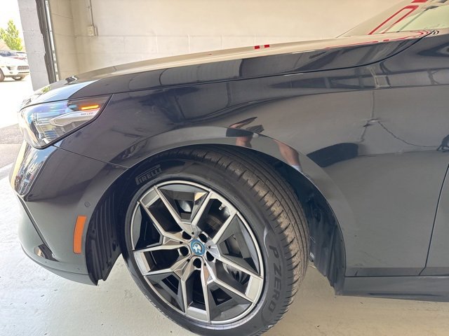 Used 2025 BMW i5 xDrive40 w/ Premium Package image 12
