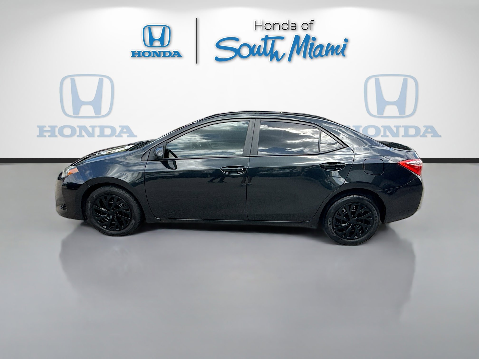 Used 2018 Toyota Corolla LE FWD image 4