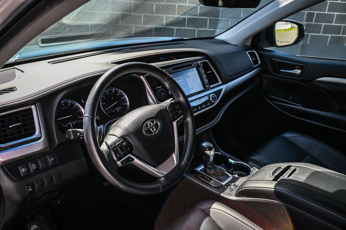 Used 2019 Toyota Highlander XLE AWD/4WD image 9