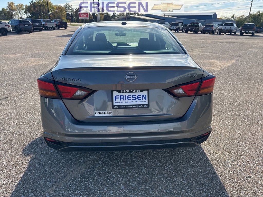 Used 2024 Nissan Altima 2.5 SV image 3