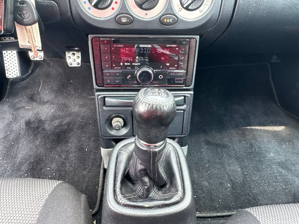 Used 2001 Toyota MR2 RWD image 18