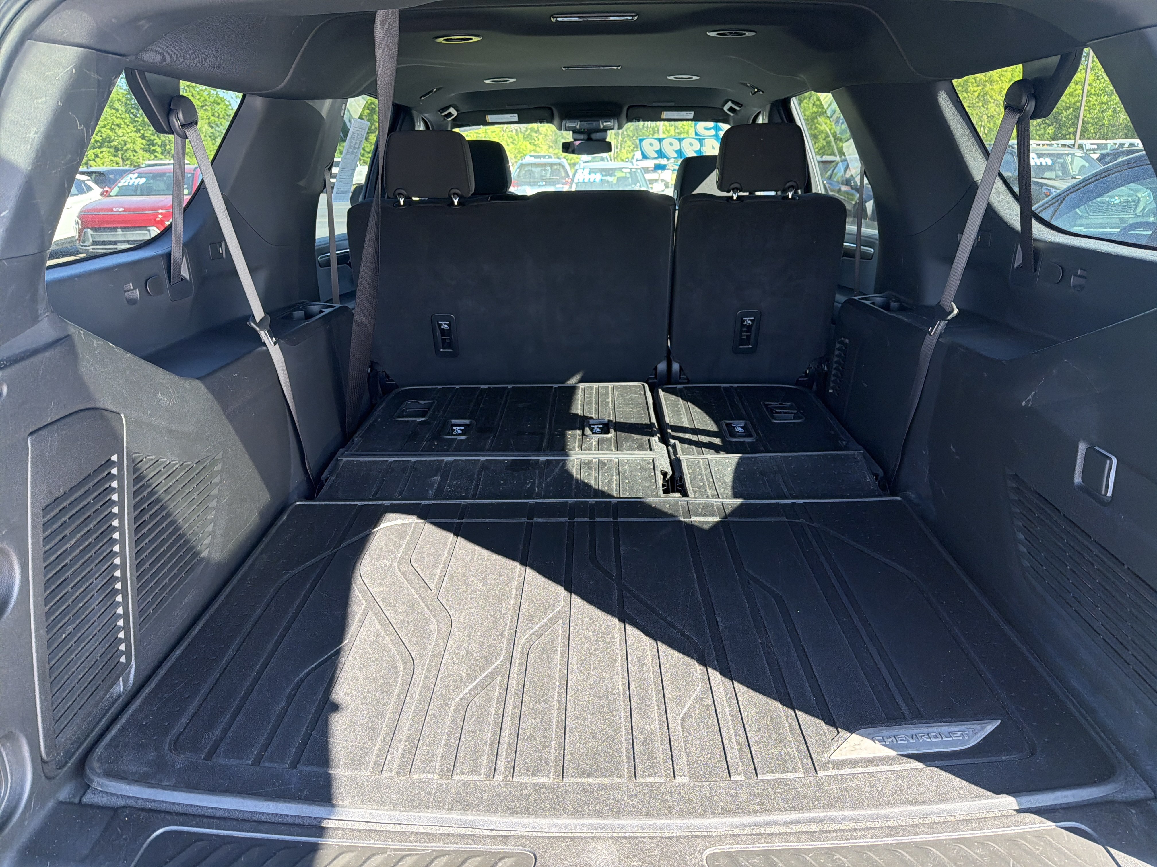 Used 2025 Chevrolet Suburban LS AWD/4WD image 8