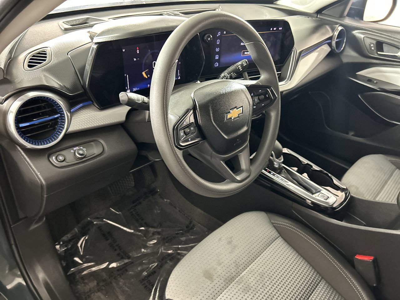 Used 2025 Chevrolet Trax LT FWD image 12