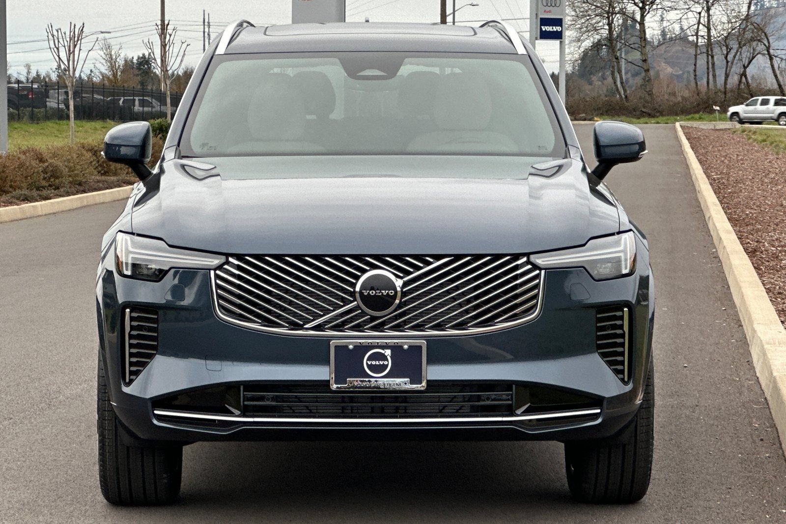 New 2026 Volvo XC90 B5 Core w/ Protection Package Premier AWD/4WD image 8