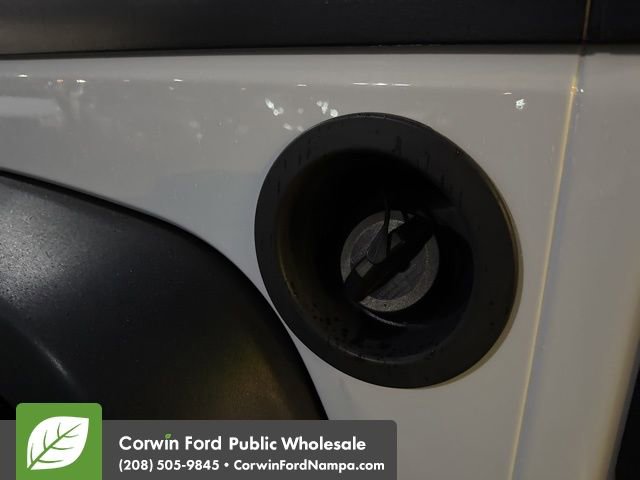 Used 2016 Jeep Wrangler Unlimited Rubicon w/ Connectivity Group image 9