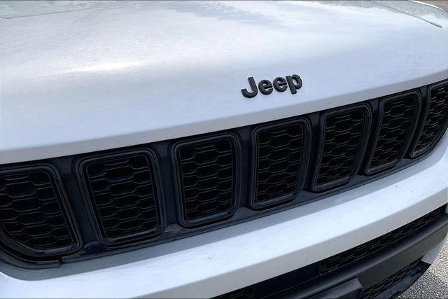 Used 2024 Jeep Grand Cherokee L Laredo AWD/4WD image 27