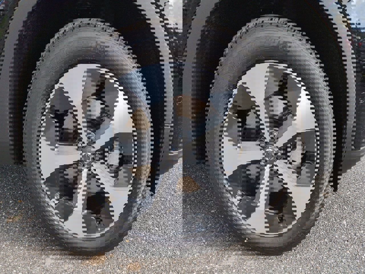 New 2025 Volvo XC40 B5 Plus w/ Protection Package Premier image 11