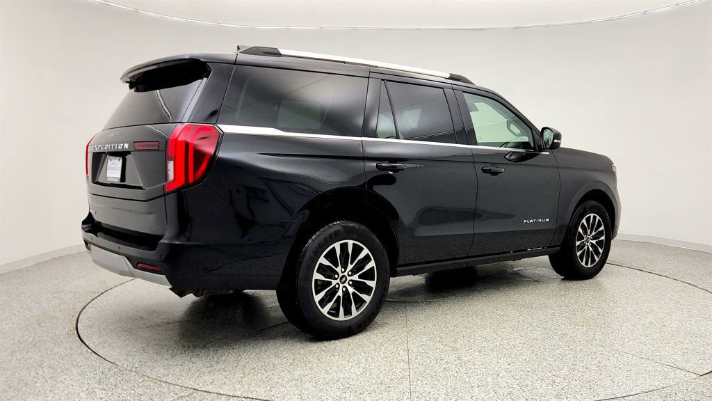 Used 2025 Ford Expedition Platinum AWD/4WD image 5