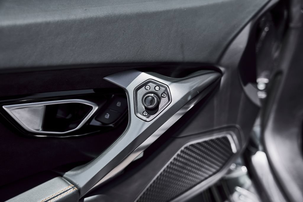 Used 2021 Lamborghini Huracan EVO RWD image 37