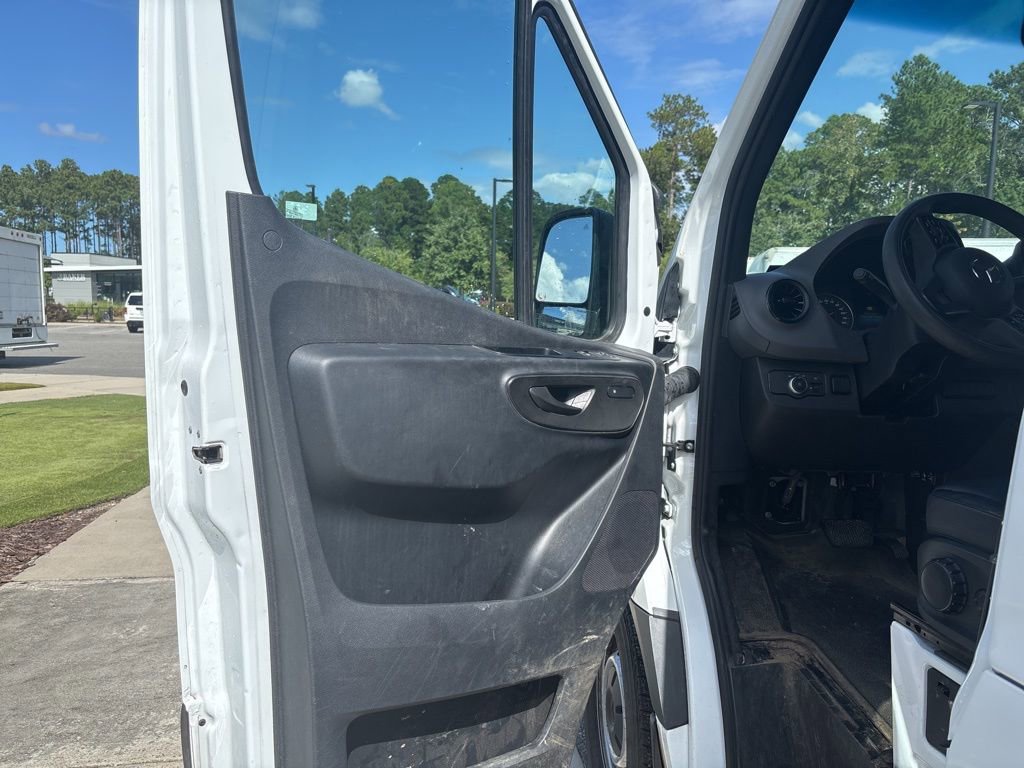 Used 2024 Mercedes-Benz Sprinter 2500 image 33