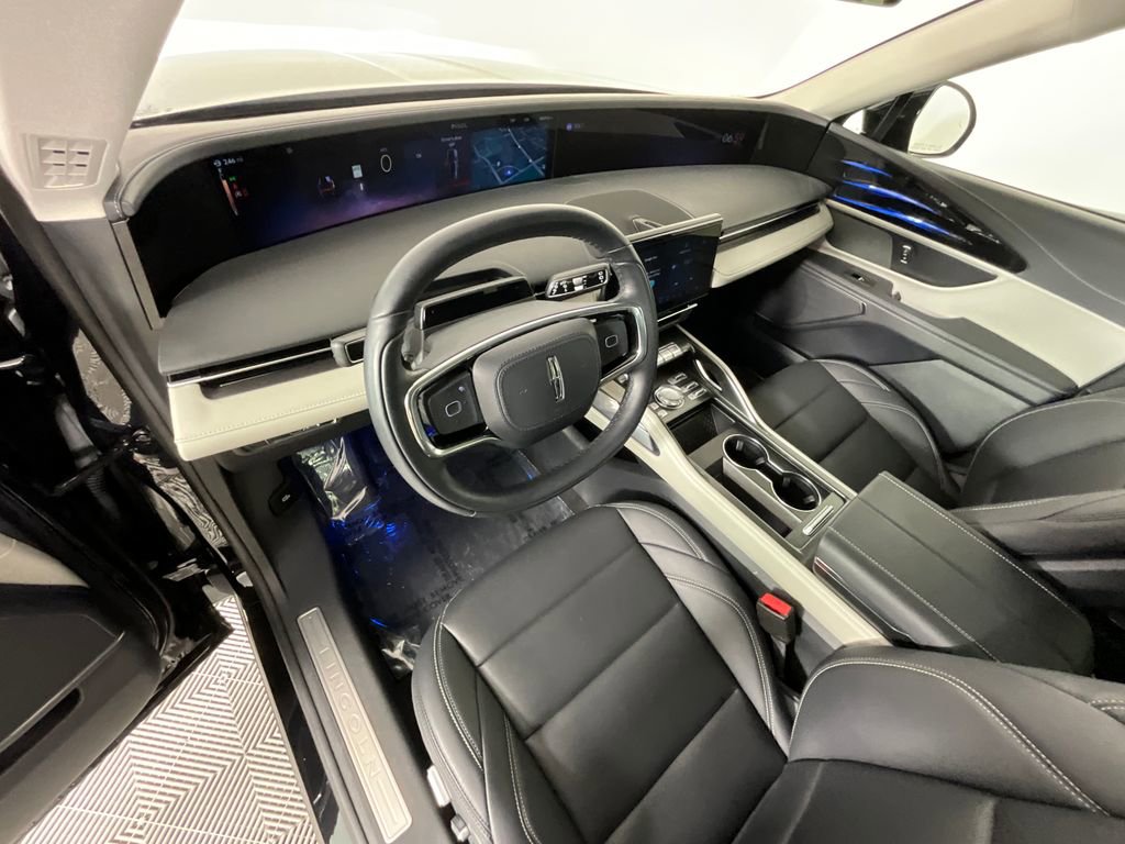 Used 2025 Lincoln Nautilus Premier image 15