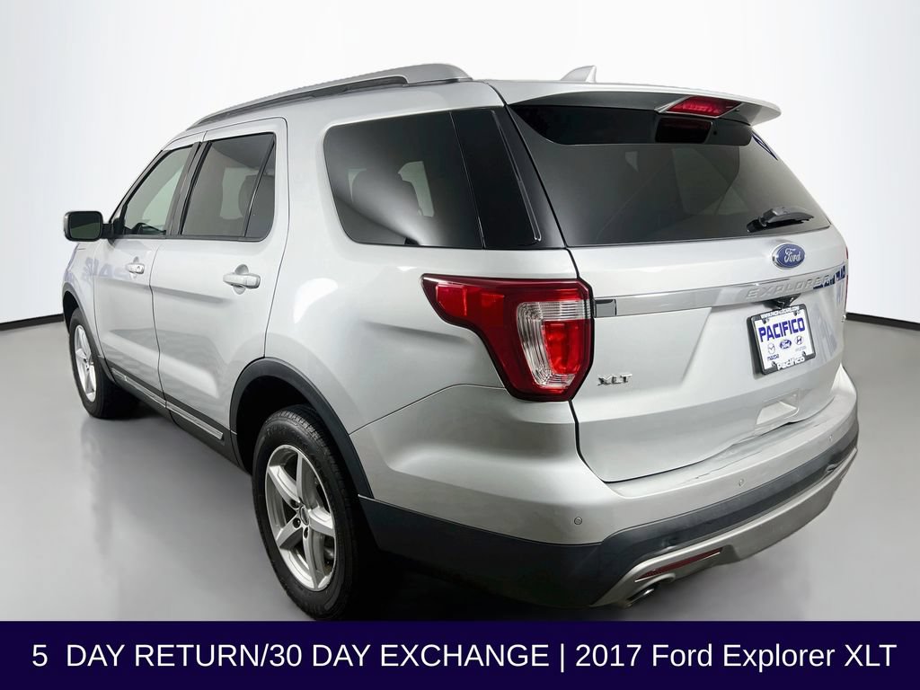 Used 2017 Ford Explorer XLT w/ Equipment Group 202A AWD/4WD image 6