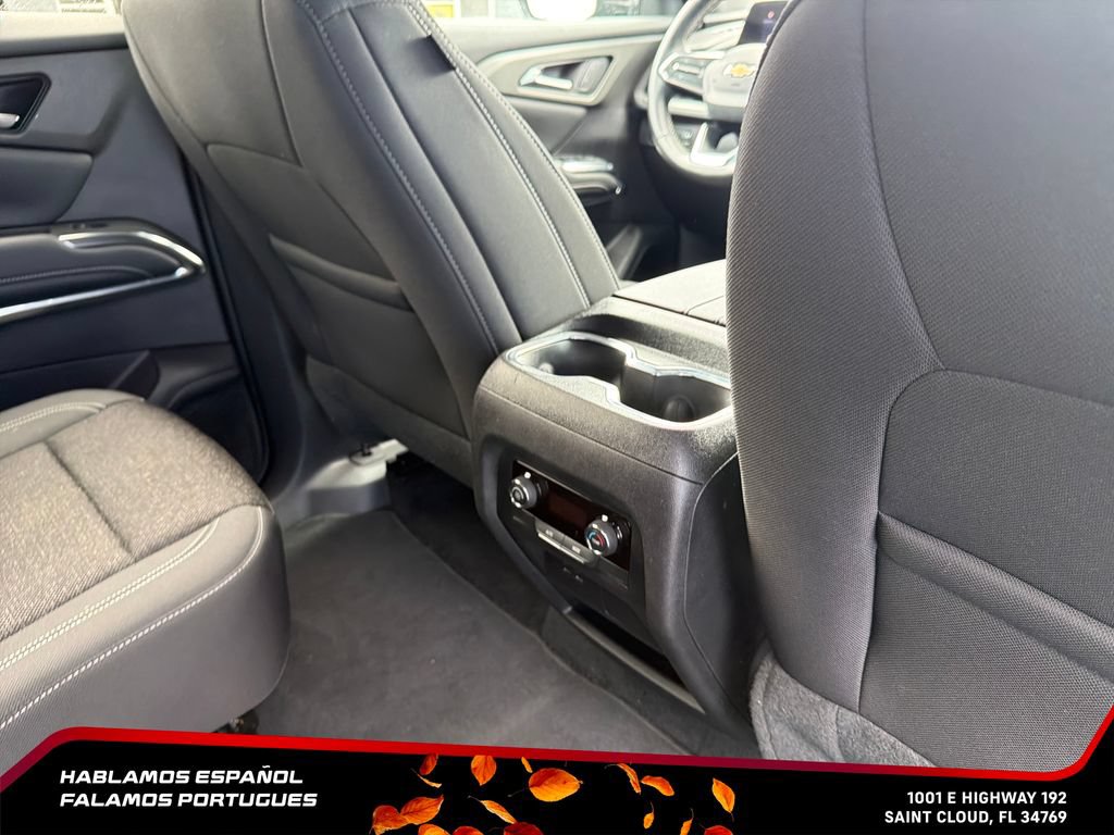 Used 2025 Chevrolet Traverse LT FWD image 33