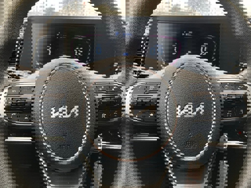 Used 2024 Kia Sportage LX image 17