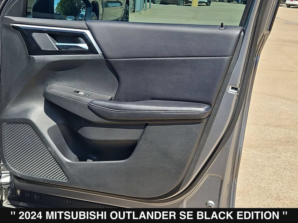 Used 2024 Mitsubishi Outlander SE Black Edition FWD image 32
