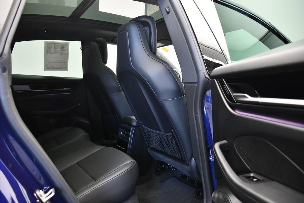 Certified 2025 Porsche Macan 4S Electric AWD/4WD image 56