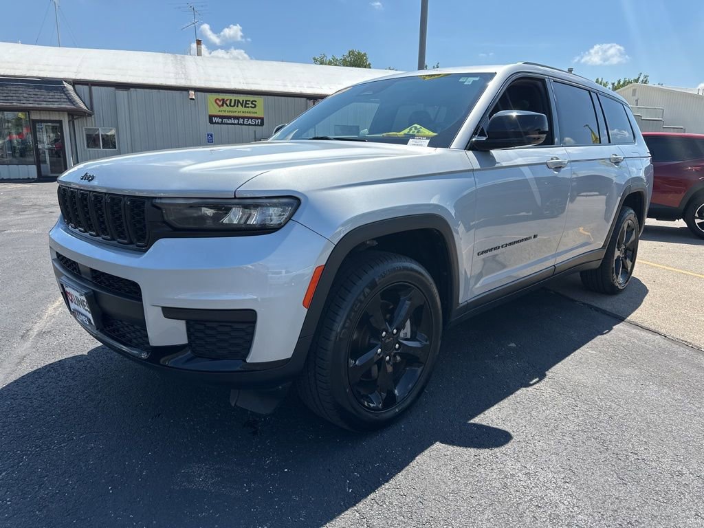 Used 2023 Jeep Grand Cherokee L Laredo image 16
