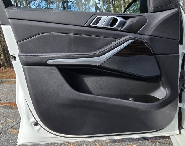 Used 2021 BMW X5 xDrive40i w/ M Sport Package image 12