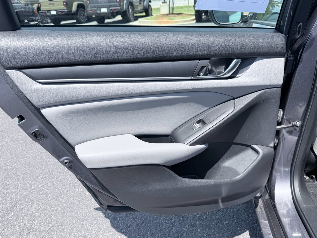 Used 2018 Honda Accord LX image 27
