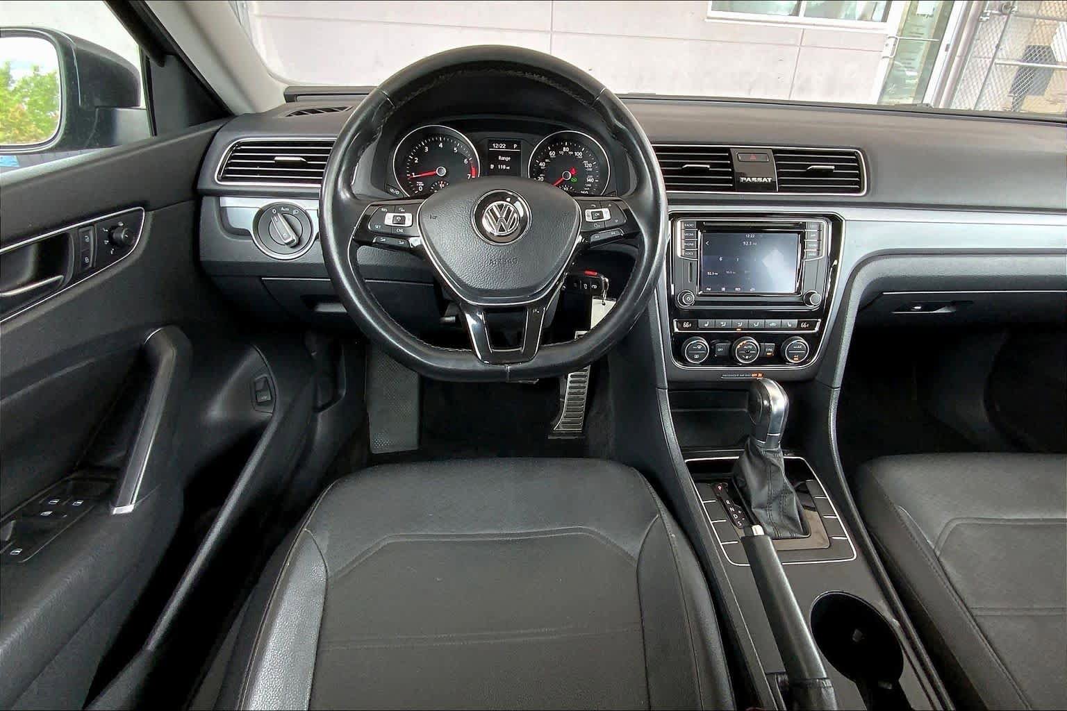 Used 2018 Volkswagen Passat 2.0T R-Line image 6