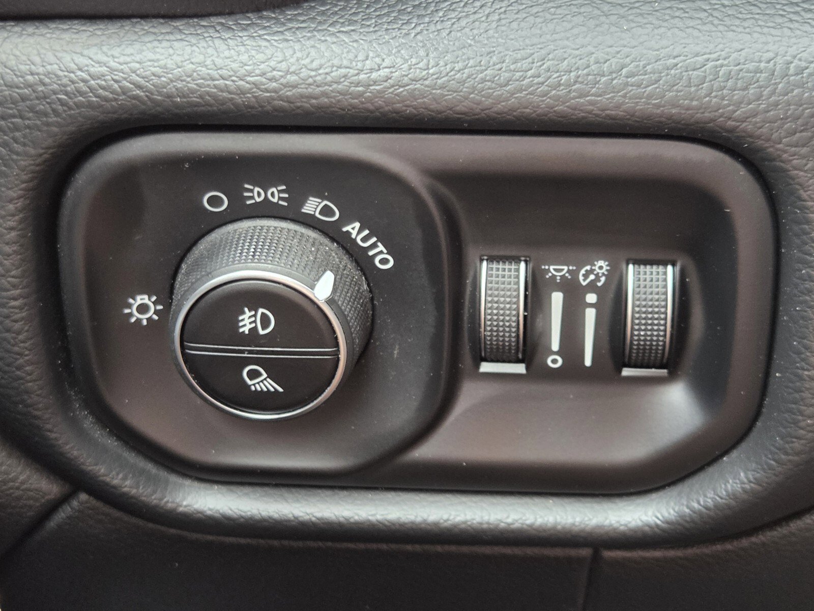 Used 2020 RAM 2500 Laramie image 17